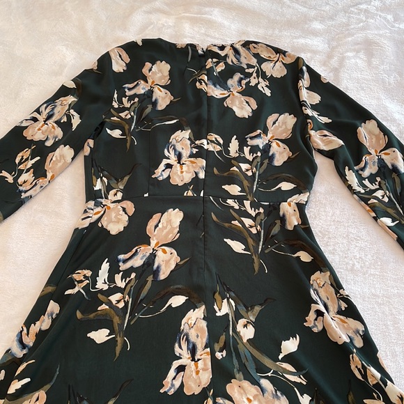 Great condition, green floral mini dress - Picture 5 of 5